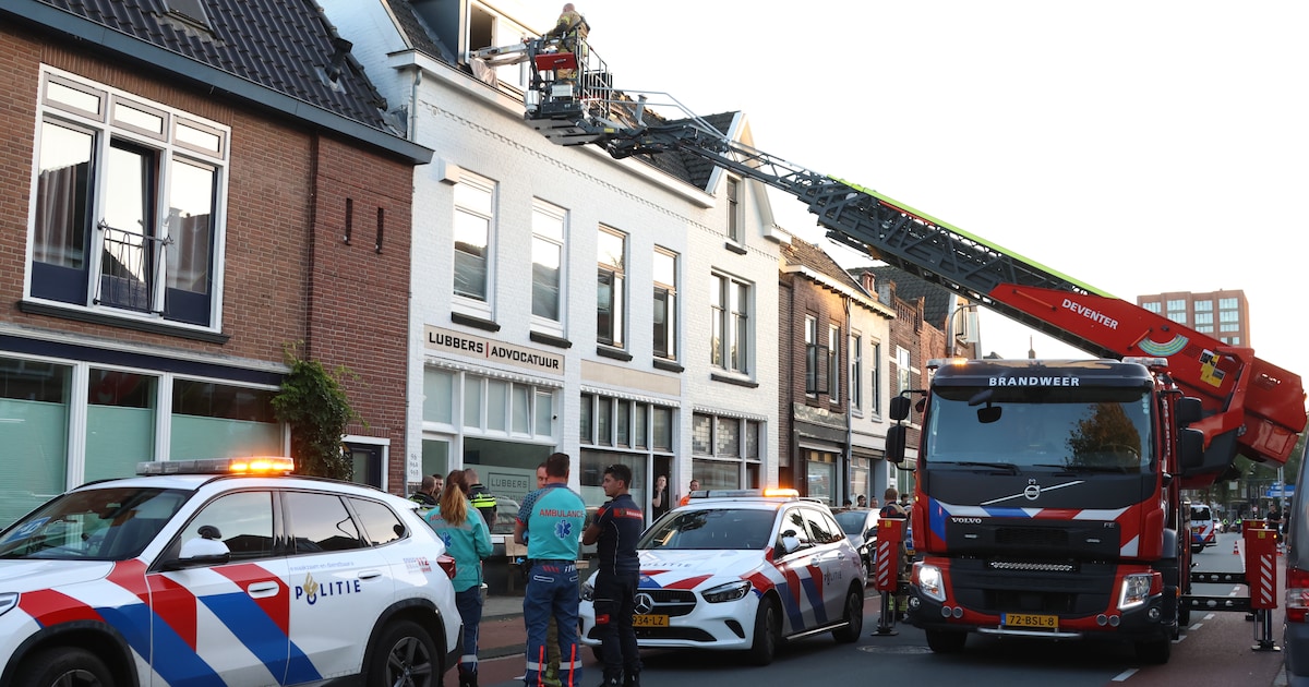 Persoon zwaargewond na conflict in woning in Deventer, verdachte aangehouden