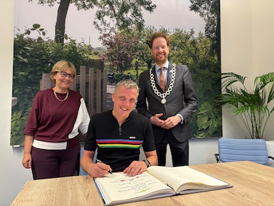 Wereldkampioen Robert Braam gehuldigd in stadhuis Wageningen
