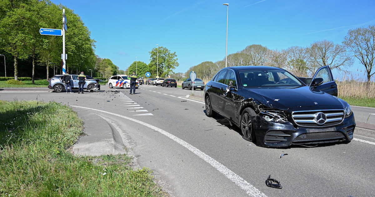 Twee auto’s beschadigd bij botsing op de Nieuwe Ubbergseweg bij Beek