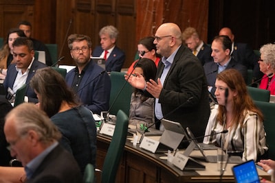 Raadsleden verdienen mede door bevolkingsgroei steeds meer: salaris 21 procent hoger dan vier jaar geleden