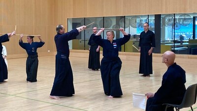 Japanse krijgskunsten in de sporthal in Lent