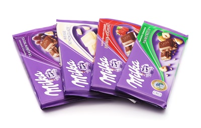 Chocolademerk Milka krijgt tik op de vingers vanwege misleidende verpakkingen en krimpflatie