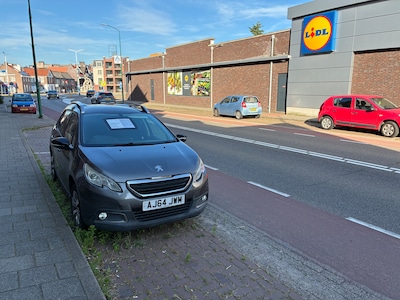 Peugeot met Brits kenteken staat al sinds november bij Lidl, gemeente laat auto vernietigen