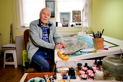 Puzzelkoning Jan van Haasteren viert zijn 90ste verjaardag: ‘Als ik niet teken, word ik kribbig’