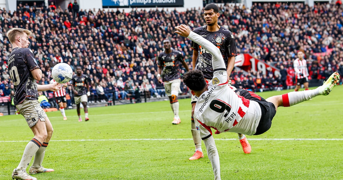 LIVE eredivisie | PSV krijgt meteen na rust kans om score uit te breiden, Bosz laat verdediger achte