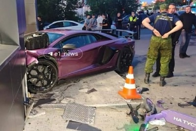 Russische miljardairszoon knalt met paarse Lamborghini van 400.000 euro tegen flatgebouw