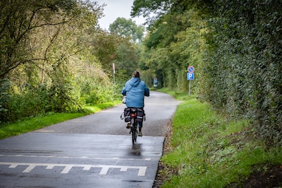 Weer vrouw van fiets geslagen en bijna aangerand: verdachte opgepakt en gelinkt aan eerdere aanvallen