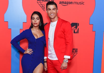 Cristiano Ronaldo en Georgina Rodríguez kozen voor bruiloft in woonkamer: ‘Wilde iets intiems’