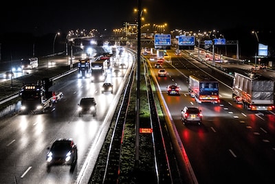 Weggebruikers moeten vanaf maandag rekening houden met een extra drukke avondspits