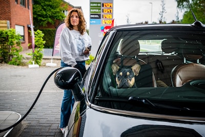 Tanken in België vanaf morgen flink goedkoper: gat met Nederland wordt nog groter