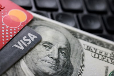 Dollar stort in tijdens historische verkoopgolf, vertrouwen in VS verdampt