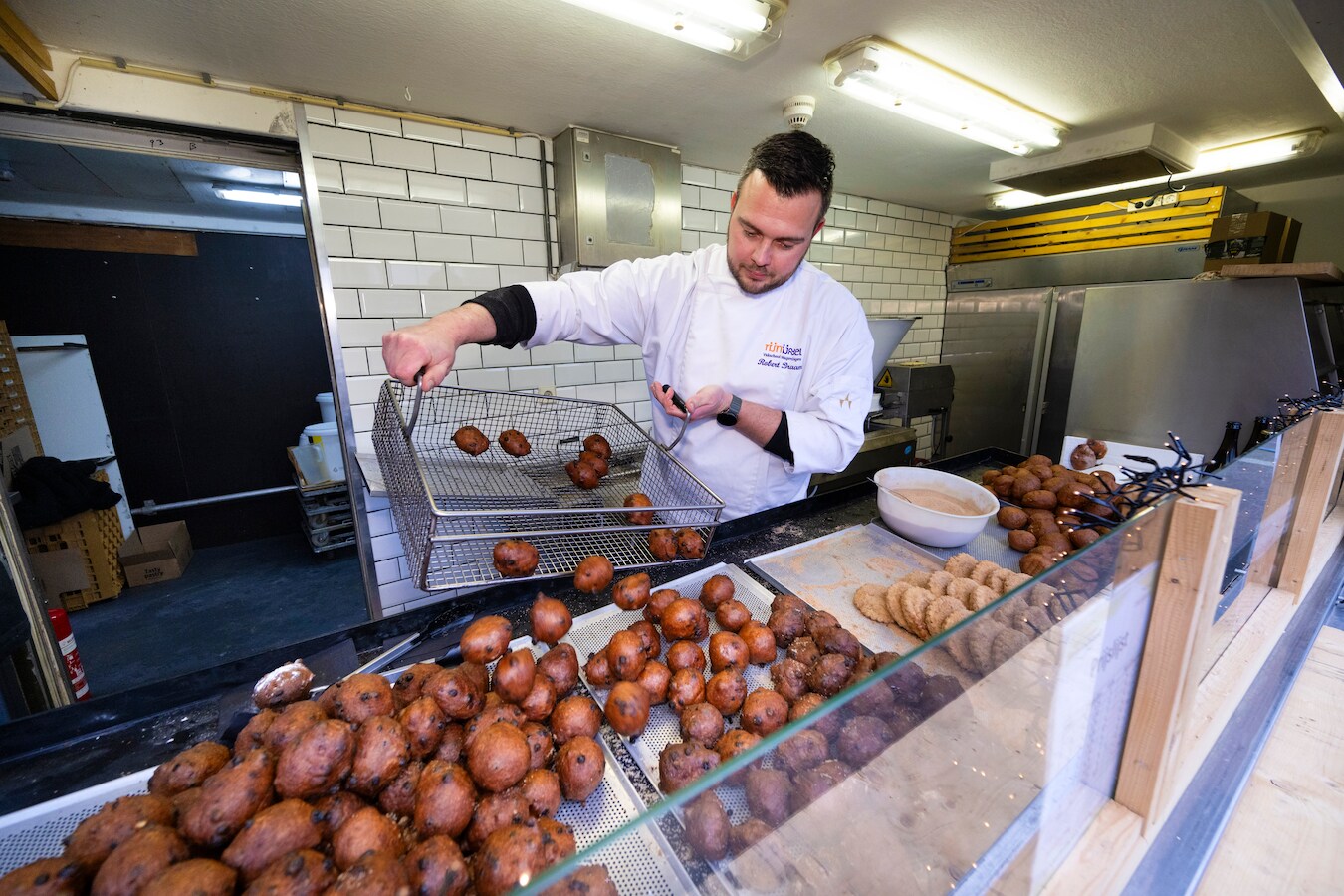 Roberts (museum)oliebollen geliefd in Gendt: ‘Ik had er al wat bij de ...