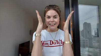 Eloise van Oranje in eerste reisvlog: ‘Ik heb zin in alles wat mijn kant opkomt’