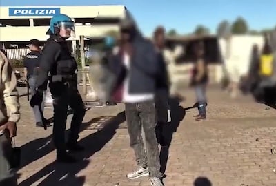 Gruwel in Rome: vijf mannen ontvoeren vrouw (32) en verkrachten haar dagenlang in verlaten gebouw