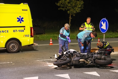 Motorrijder gewond na botsing met auto op N301 bij Terschuur
