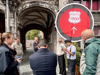 ‘Voel je even Guus Lodenstijn’: nieuwe stadswandeling voert langs geschiedenis van NEC