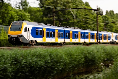 Vertraging en minder treinen rondom Utrecht door boom én persoon op het spoor