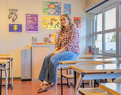 Eva is biseksueel en zet zich als docent in voor acceptatie lhbti’ers op school: ‘Vaak denk ik: laat ook maar’