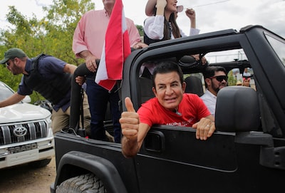 Presidentskandidaat Honduras vermoedt fraude bij verkiezingsuitslag, kandidaat van Trump aan de leiding