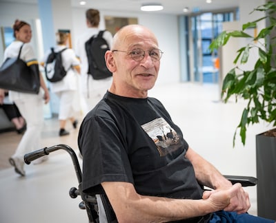 Visboer Ruud raakt na zeldzame complicatie verlamd en klaagt chirurg aan: ‘Dit is geen leven nu’