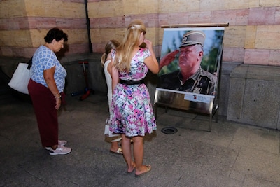 Mladic is in eigen land nog steeds een held: ‘Hij is vermoord’