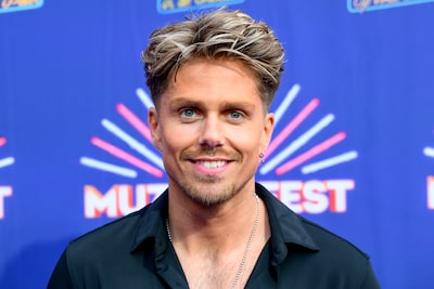 André Hazes deelt na half jaar eerste foto’s met vriendin Noa: ‘In goed overleg’