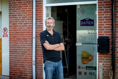 Veelbesproken pakketpunt van Wilko vertrekt na één jaar alweer uit het dorp: ‘Die slechte reviews trek ik me aan’