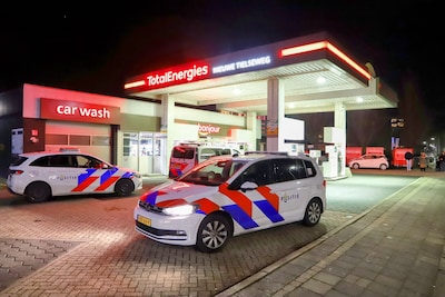 Veel politie bij tankstation in Tiel na melding overval: op zoek naar man met ‘bivakmuts’