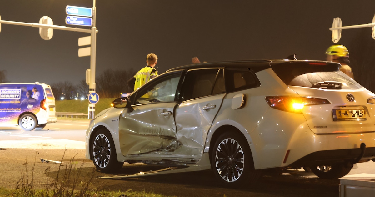Twee gewonden na botsing bij oprit snelweg in Veenendaal