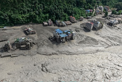 Zeker 17 doden na grote overstroming in Nepal, één Nederlander vermist