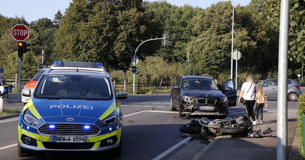 Motor en auto botsen bij grensovergang Ven-Zelderheide