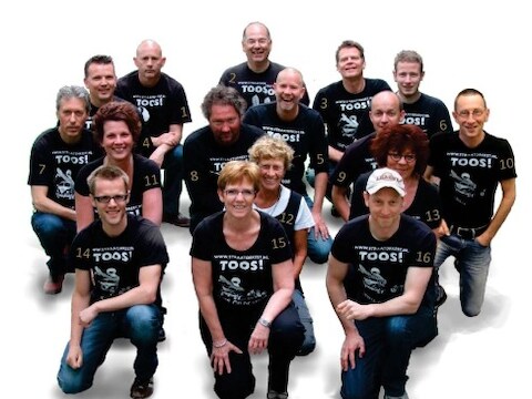 Straatorkest TOOS! verrast winkelend publiek Doetinchem