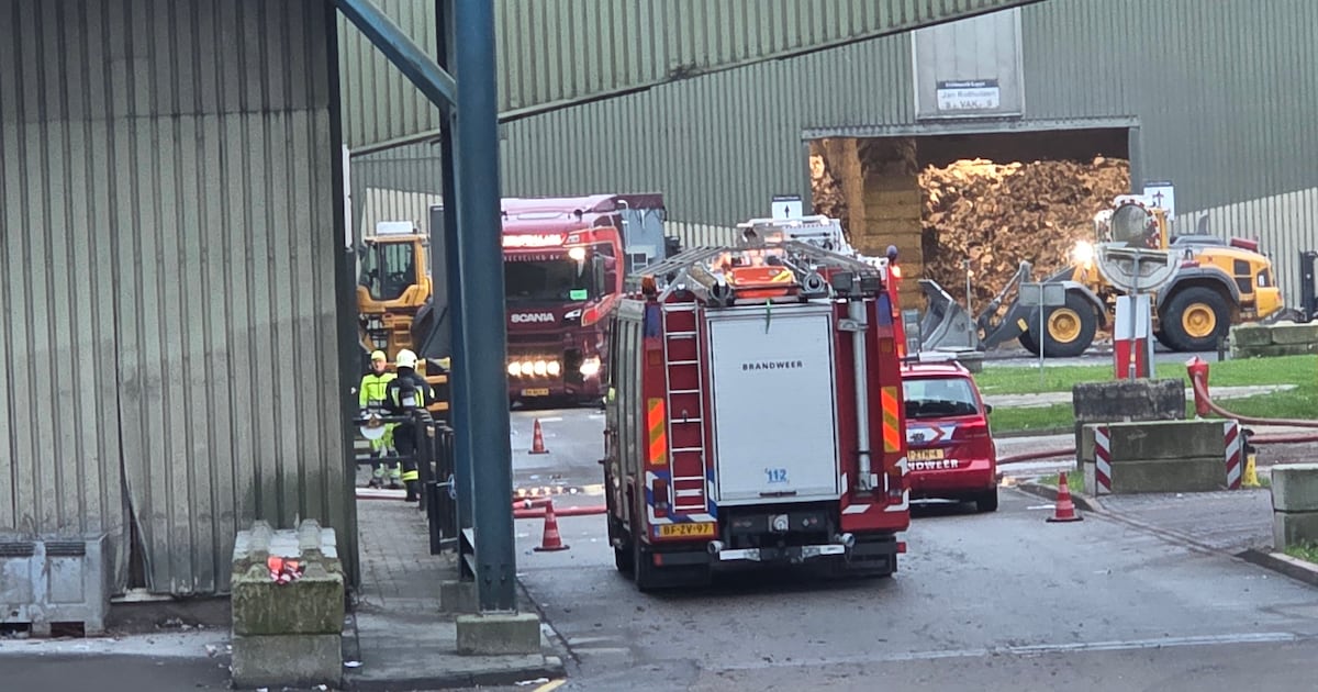 Brand bij papierfabriek aan de Veerweg in Renkum