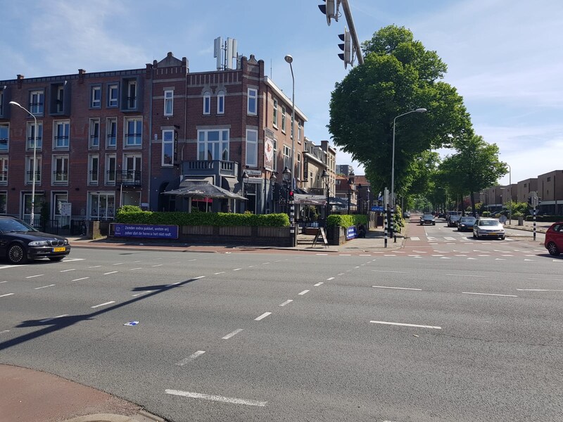 De hele stad Nijmegen hangt vol met de spandoeken.