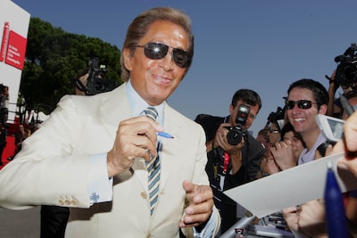 Wereldberoemde modeontwerper Valentino (93) overleden, werkte met grote sterren en de Oranjes