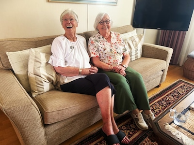 An en Martha al 83 jaar vriendinnen en vossenjacht op de Rijnkade