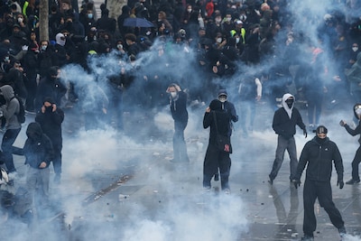 Van scholieren tot vakbonden, Gele Hesjes en relschoppers: Frankrijk keert zich tegen Macron