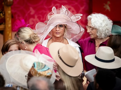 Dit valt hoedenmaker Frida (72) op aan de Prinsjesdag-hoedjes
