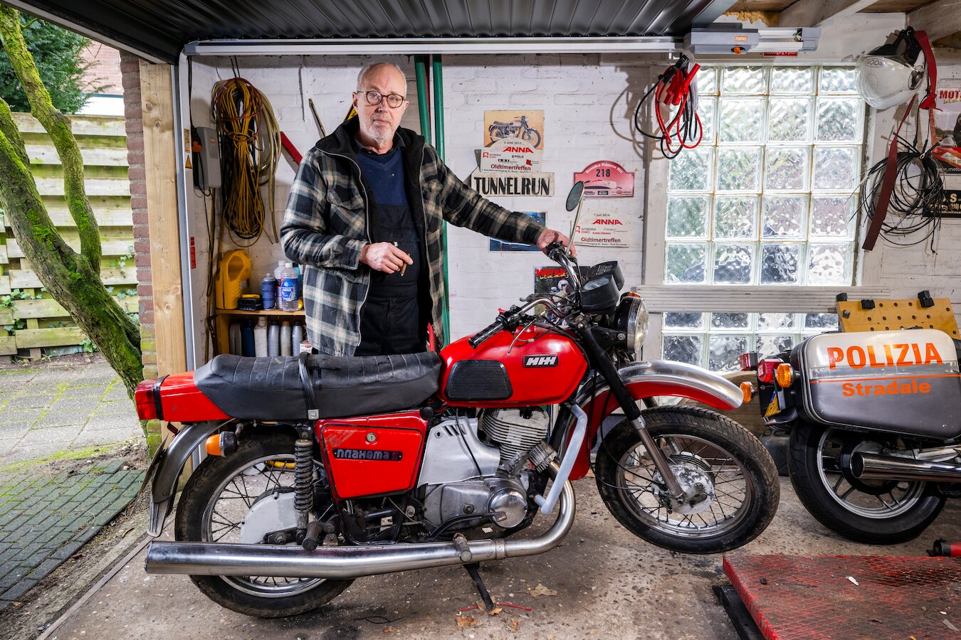 dolf-tikt-op-bijzondere-manier-russische-motor-op-de-kop-zoals-je