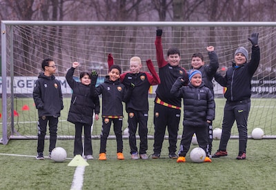 In dit team voetballen kinderen met én zonder handicap samen: ‘Mijn zoon met down kon nergens terecht’