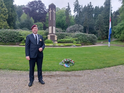 Rhedense schoolkinderen herdenken oorlogsslachtoffers