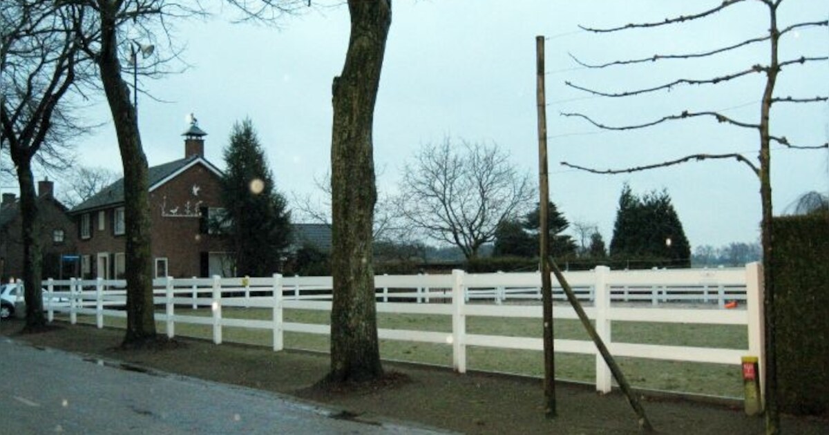 Rel rond paardrijbak Westerbeek