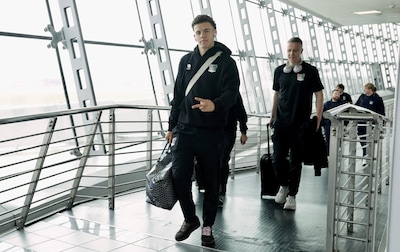 LIVE Juventus-NEC | NEC aangekomen in Turijn • NEC-sjaals te koop in fanshop van Juventus