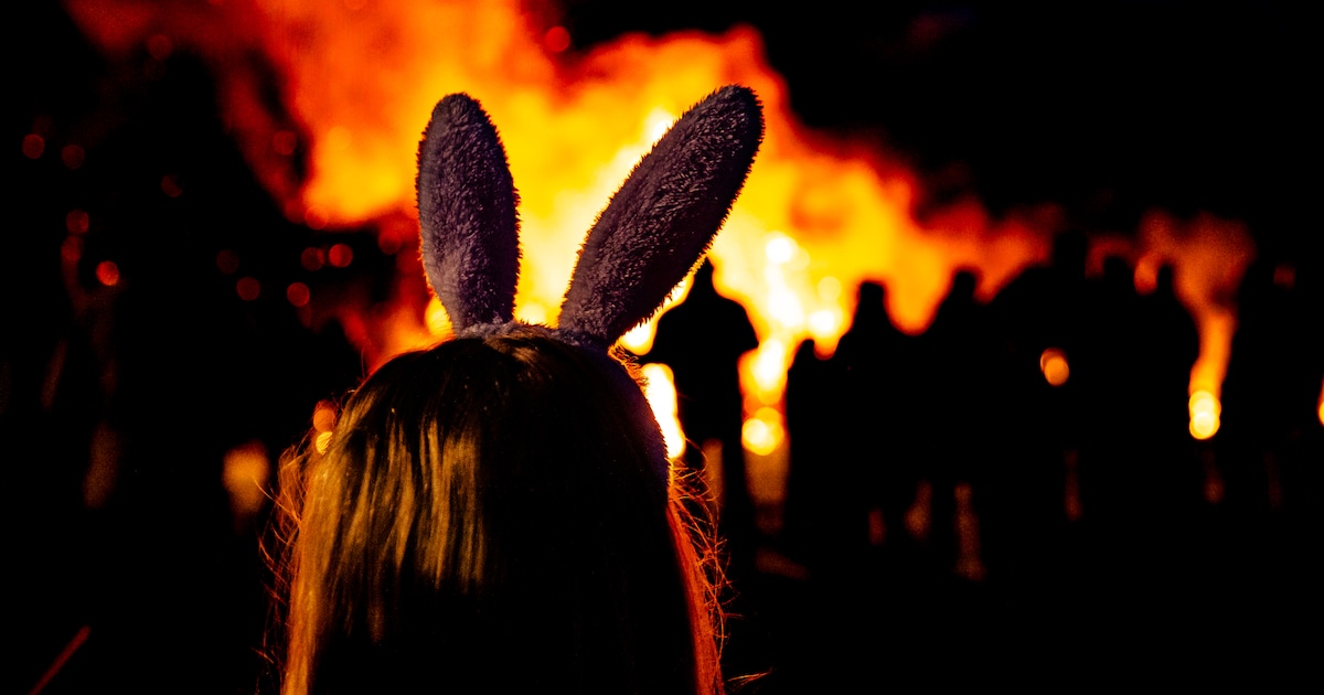 Westerbeek komt samen rond het paasvuur: ‘opkomst was erg goed’