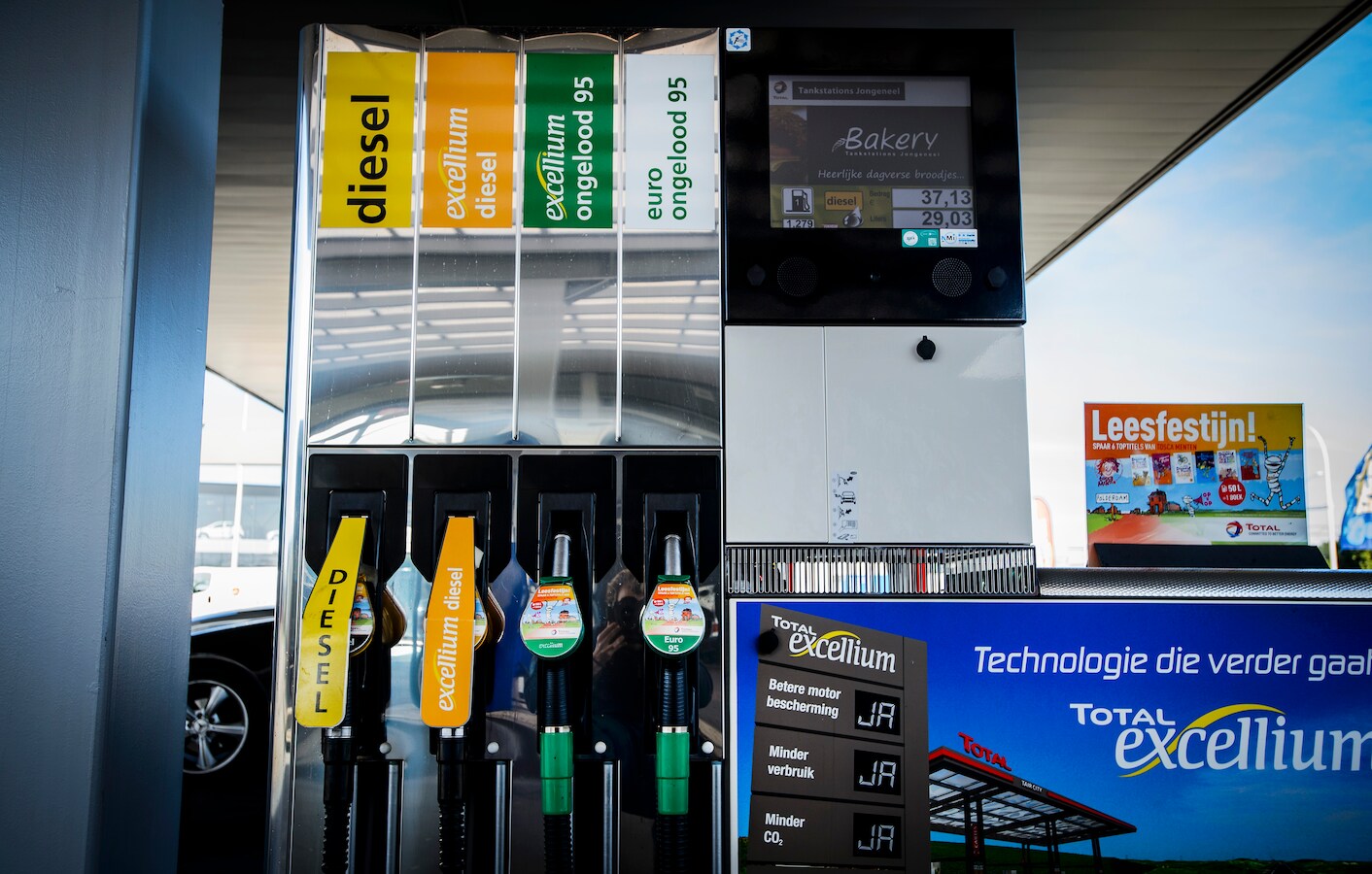 Verkoop dure benzine explodeert: ‘vaak zonde van je geld’ | Foto ...