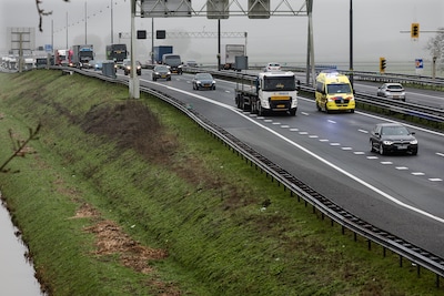 File door sinkhole in A12: weg dicht, verkeer wordt omgeleid