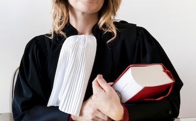 Advocaat verzon 400 vonnissen en kon zo 1 miljoen euro declareren