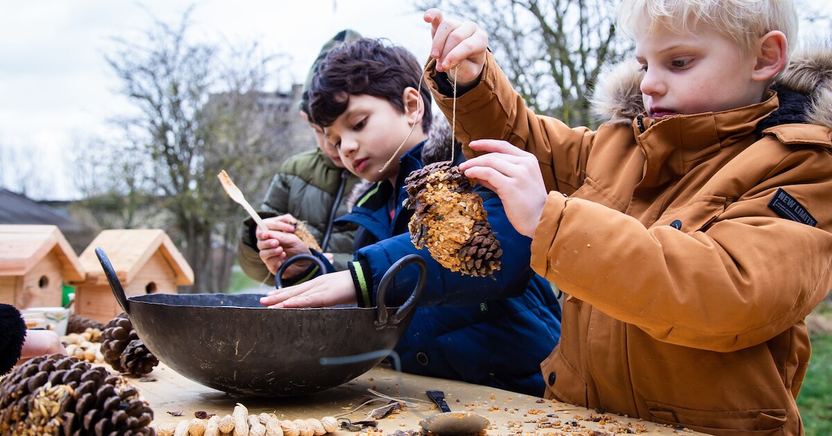 Vogelsnack maken en kerstbal versieren: kerstmarkt bij Hoeve Wielrevelt in Haarzuilens | Utrecht