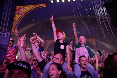 LIVE Zwarte Cross 2026 | Mysterie rondom gesloten Grolsch Underground • Effe Serieus speelt ‘verbode