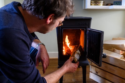 Stookverbod op basis van advies stookwijzer leidt tot hevige kritiek: ‘In 99 van de 100 gevallen rood’